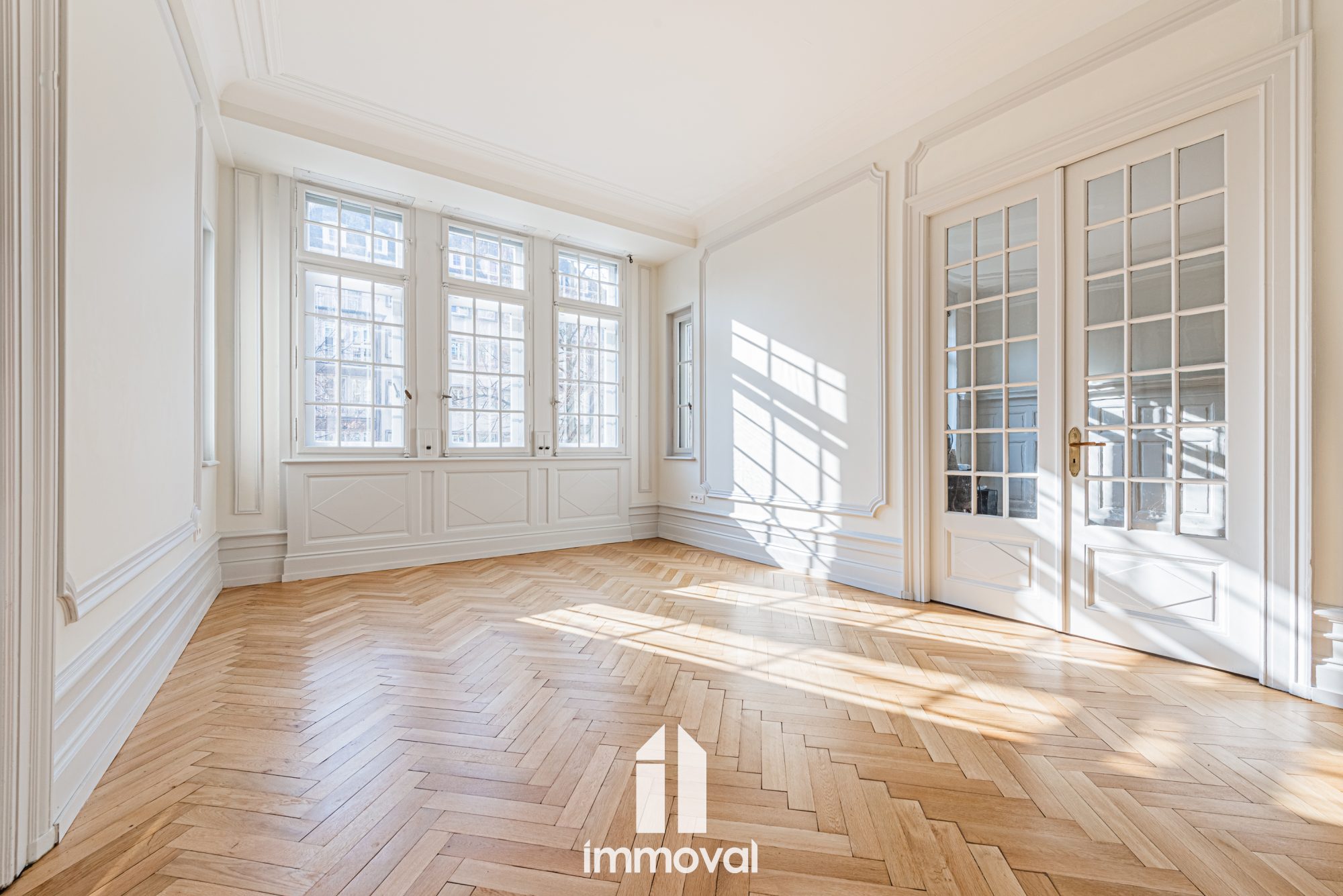 ORANGERIE Appartement 8 pièces de 245 m² avec mansardes et cav