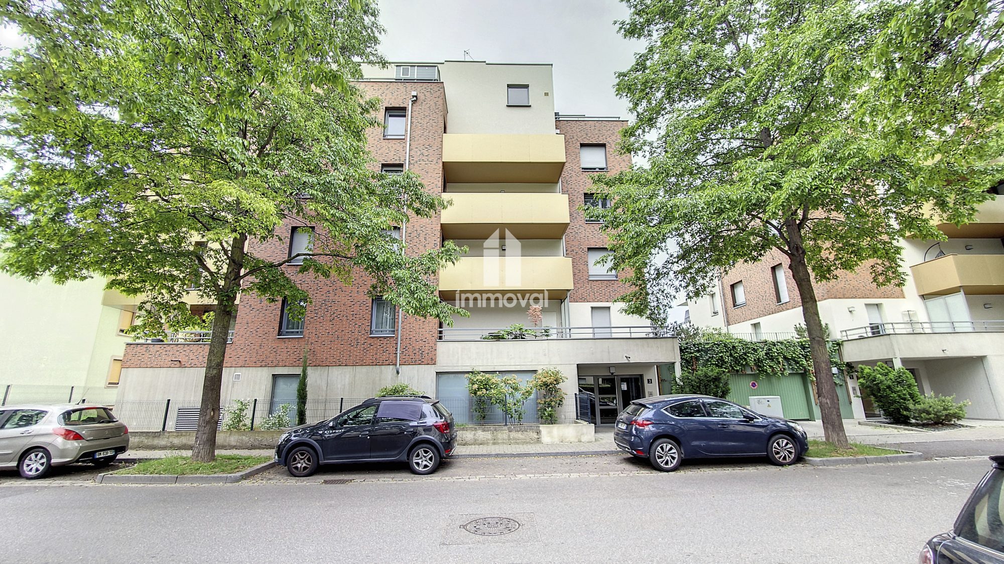 KOENIGSHOFFEN APPARTEMENT 2 PIECES AVEC BALCON ET PARKING