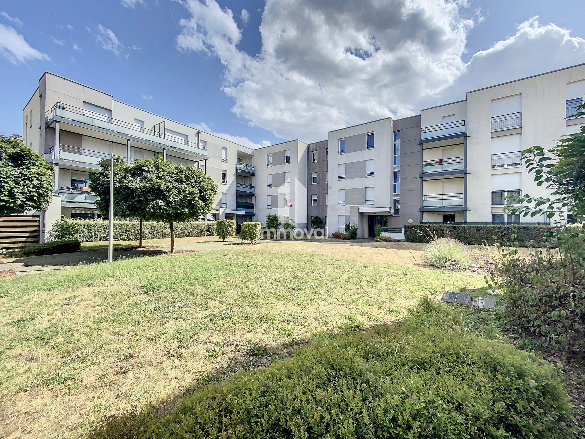 KOENIGSHOEFFEN - 2/3 PIECES - 60M²