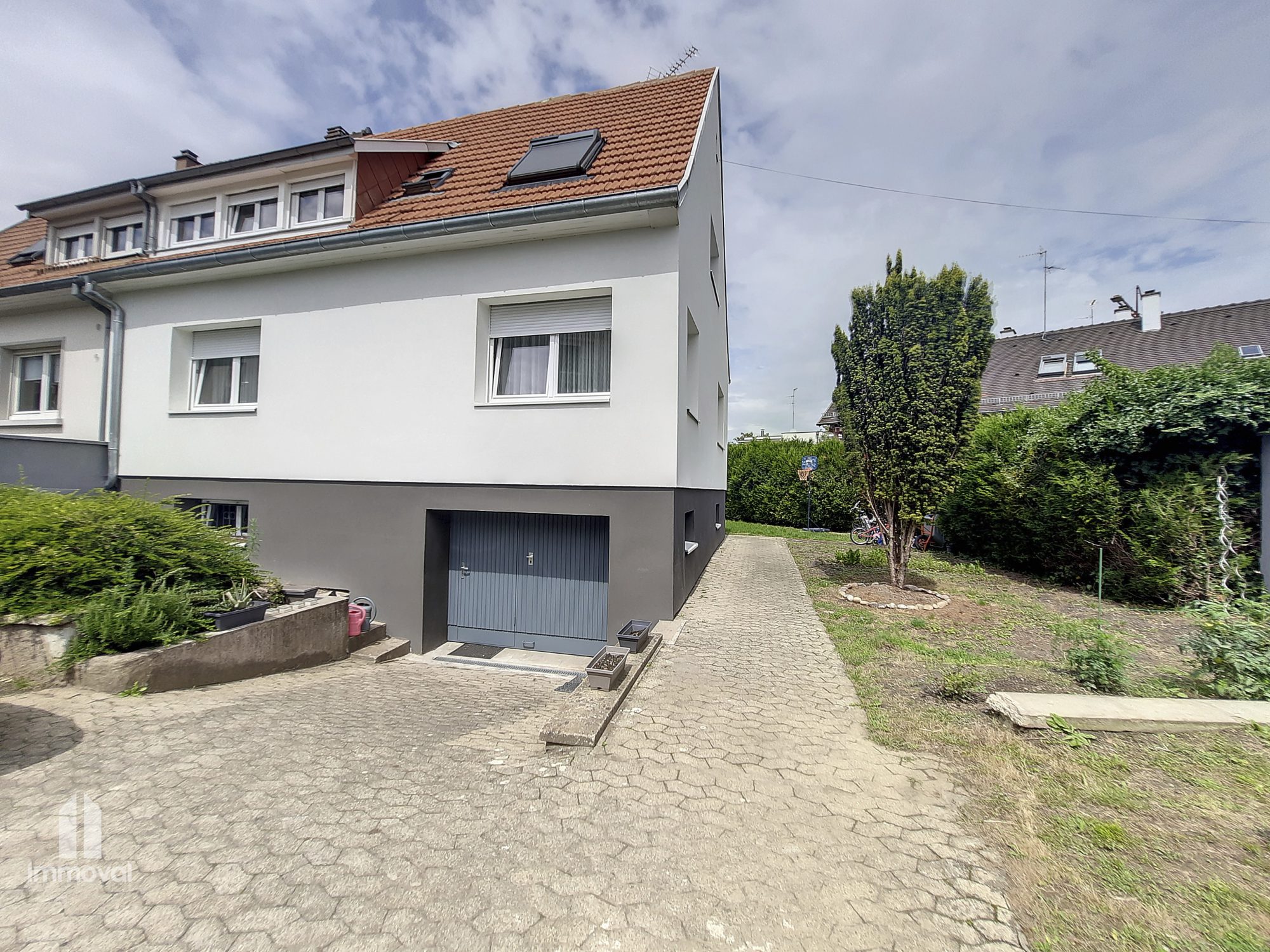 Robertsau - Maison mitoyenne 4.82 ares - 6 pièces - 131 m² car